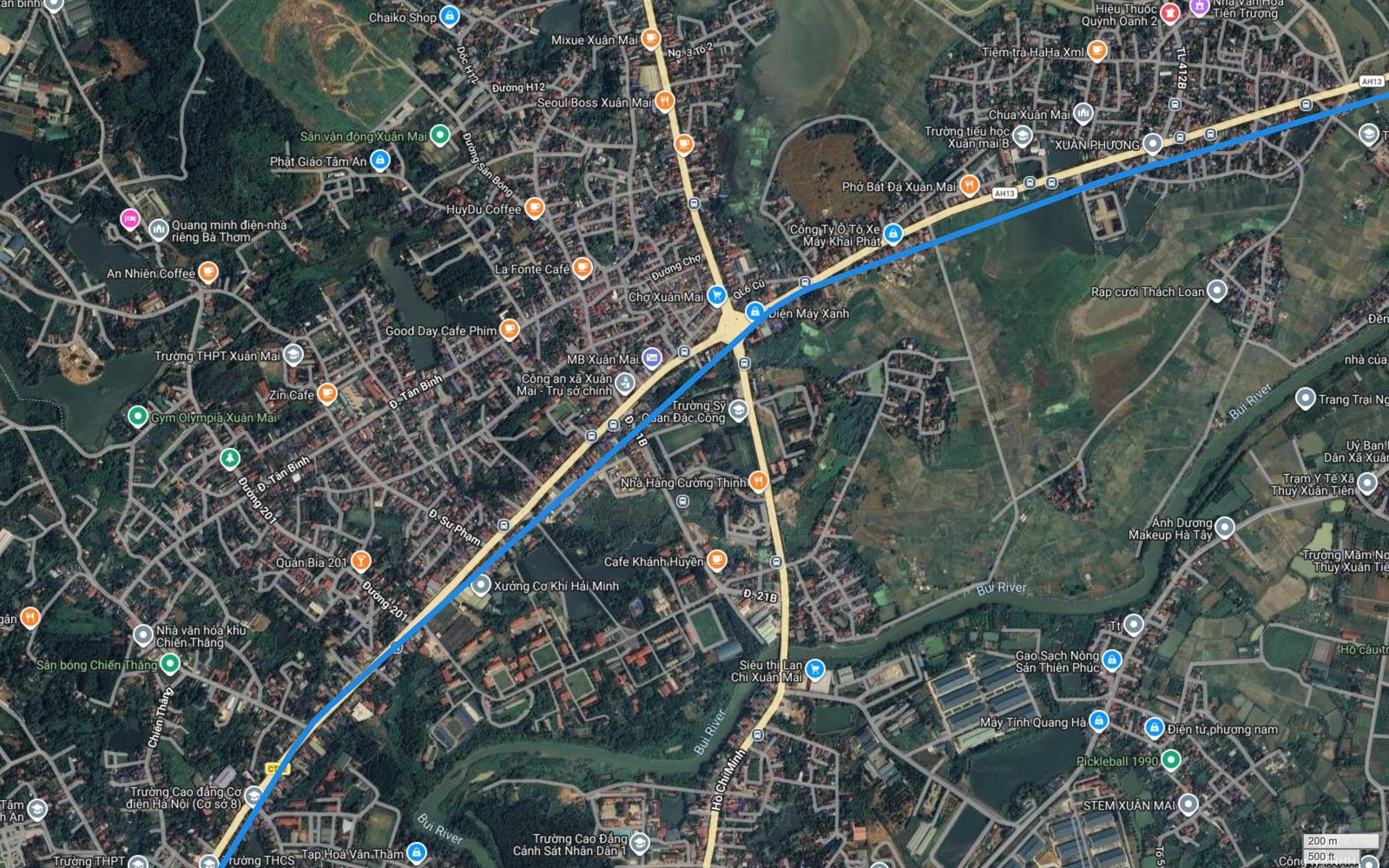 Ảnh vệ tinh trung tâm thị trấn Xuân Mai với chợ Xuân Mai, đường Hồ Chí Minh, Quốc lộ 21B và hành lang metro số 2 cắt qua